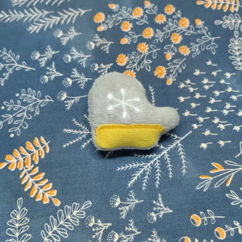 Christmas Theme Cat Toy with Catmint Kitten Plush Catnip Toy with Scent Cat Mini Catnip Chewing Toy Teeth Grinding Pet Supplies