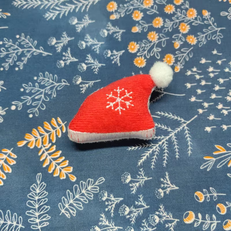 Christmas Theme Cat Toy with Catmint Kitten Plush Catnip Toy with Scent Cat Mini Catnip Chewing Toy Teeth Grinding Pet Supplies